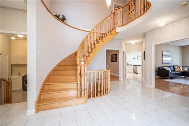 67 Henricks Cres (Leslie/16th Ave)